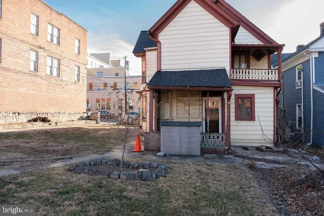 $209,900 | 209 South Maple Avenue, Martinsburg, WV 25401