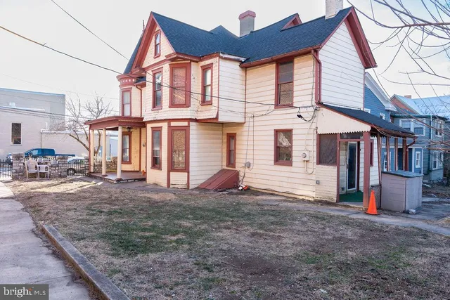 $209,900 | 209 South Maple Avenue, Martinsburg, WV 25401