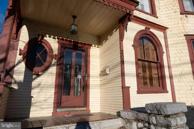 $209,900 | 209 South Maple Avenue, Martinsburg, WV 25401