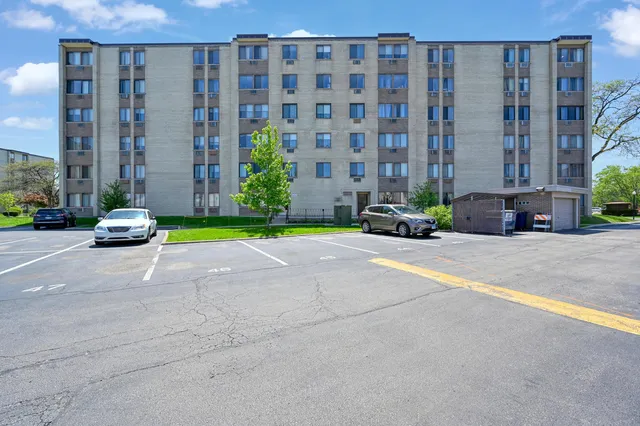 $175,000 | 9725 Karlov Avenue, Unit 610, Oak Lawn, IL 60453