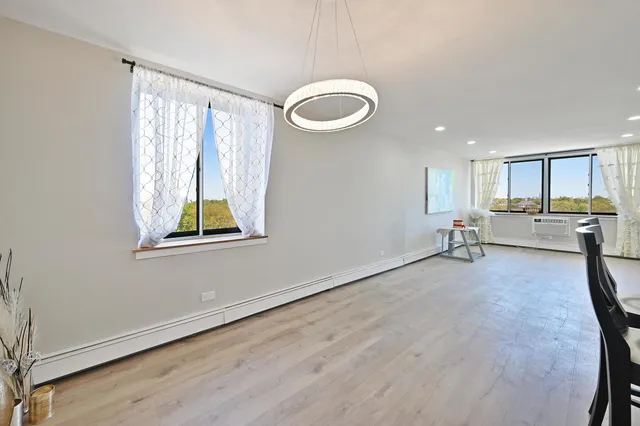 $175,000 | 9725 Karlov Avenue, Unit 610, Oak Lawn, IL 60453