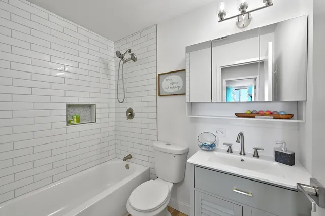 $175,000 | 9725 Karlov Avenue, Unit 610, Oak Lawn, IL 60453