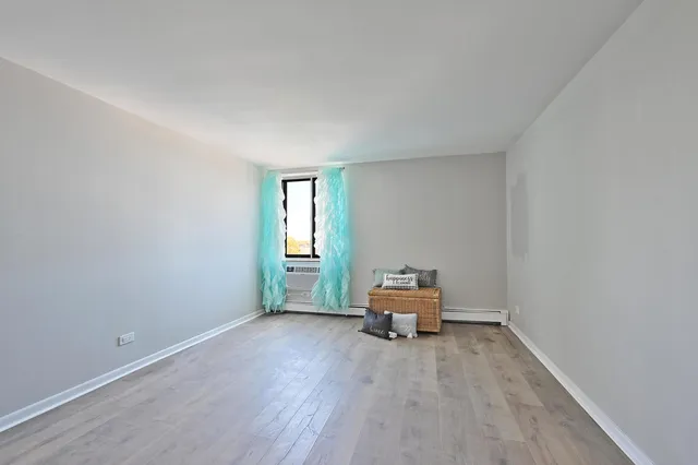 $175,000 | 9725 Karlov Avenue, Unit 610, Oak Lawn, IL 60453