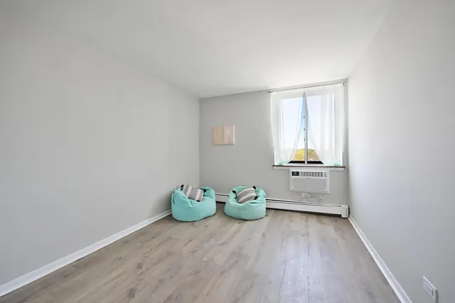 $175,000 | 9725 Karlov Avenue, Unit 610, Oak Lawn, IL 60453