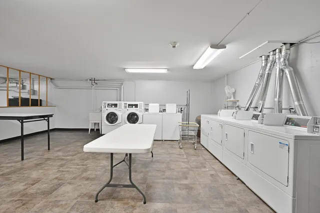 $175,000 | 9725 Karlov Avenue, Unit 610, Oak Lawn, IL 60453