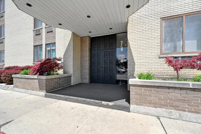$175,000 | 9725 Karlov Avenue, Unit 610, Oak Lawn, IL 60453