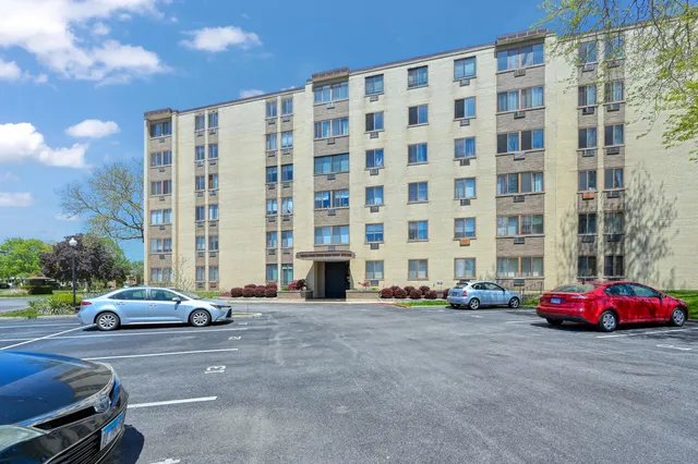 $175,000 | 9725 Karlov Avenue, Unit 610, Oak Lawn, IL 60453