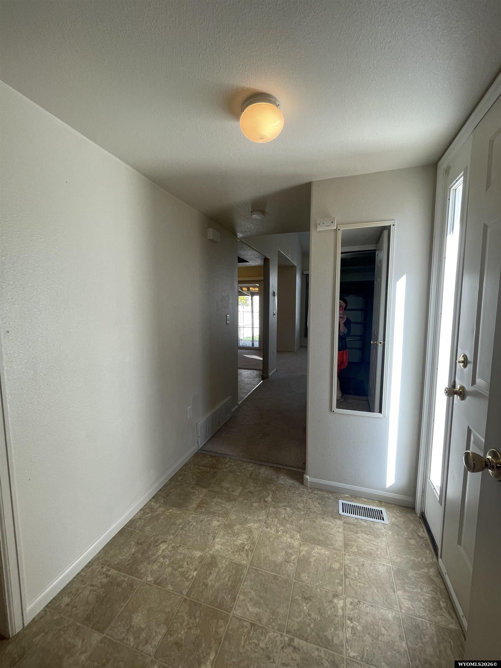 6820 Columbia River Road Casper, WY 82604 - Photo 4 of 31 Gallery Image 4