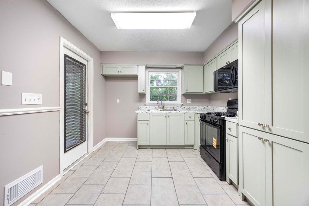 5906 Forrest Road Columbus, GA 31907 - Photo 9 of 24 Gallery Image 9