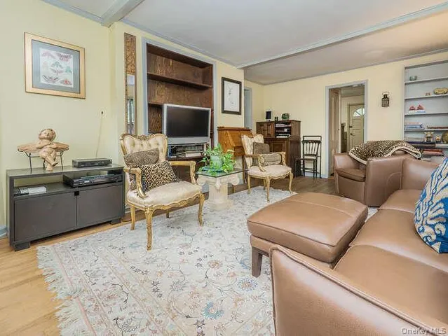 $899,000 | 171 8th Avenue, Sea Cliff, NY 11579