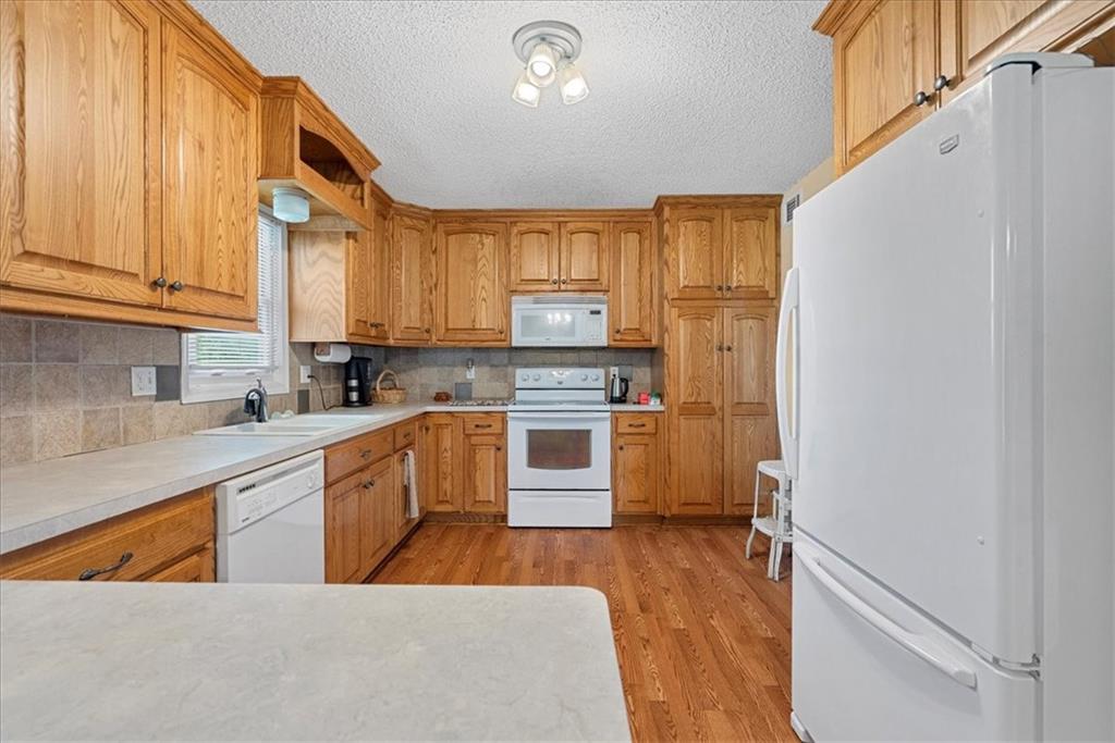 25204 South Blinker Light Road Harrisonville, MO 64701 - Photo 16 of 36