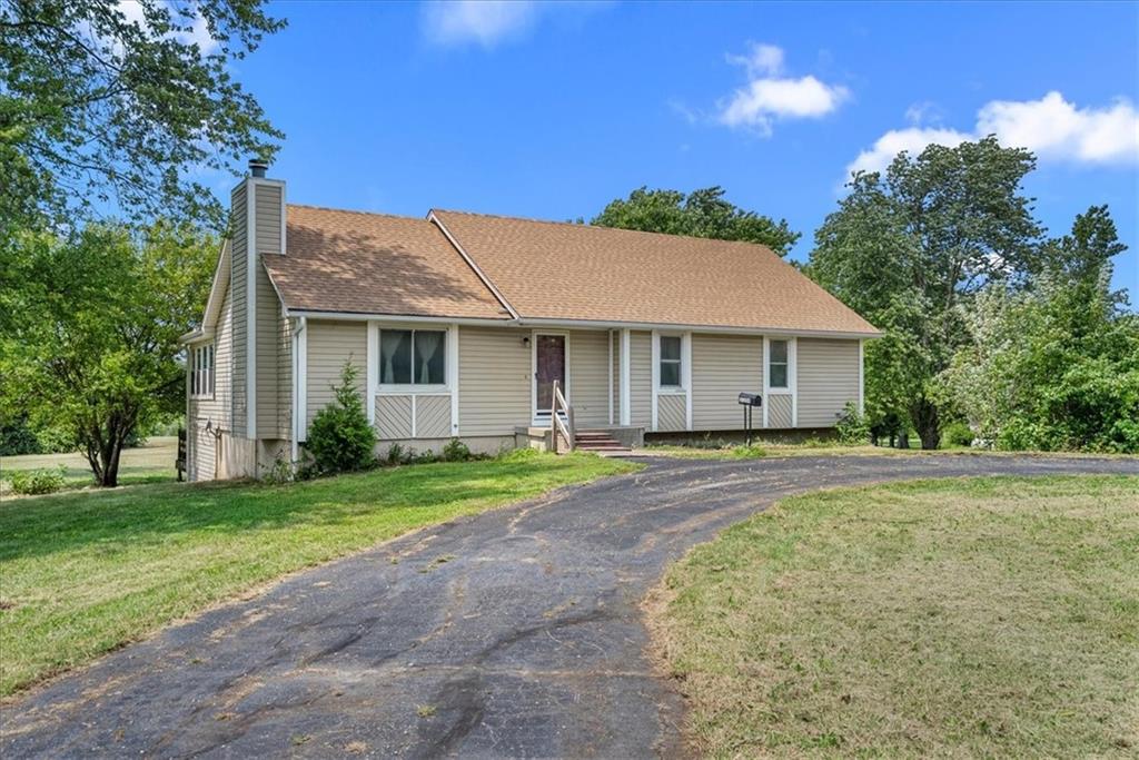 25204 South Blinker Light Road Harrisonville, MO 64701 - Photo 4 of 36