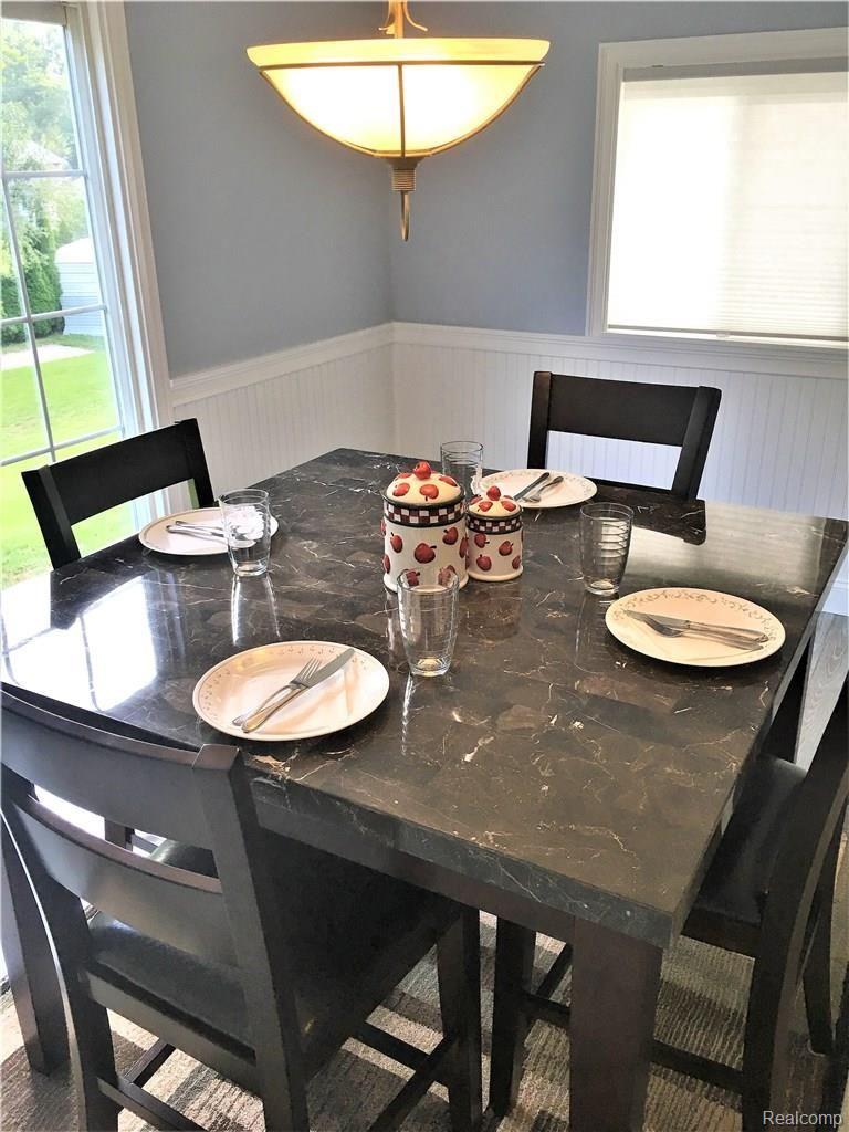 9039 Buchanan Road Brighton, MI 48116 - Photo 17 of 26 Dining room