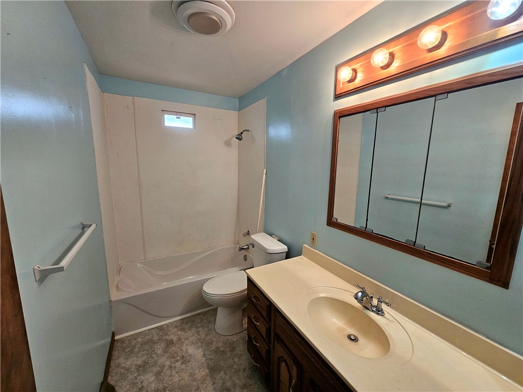 303 North Church Street Georgetown, IL 61846 - Photo 13 of 21