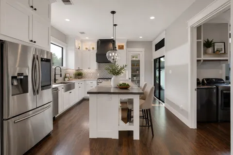 $1,075,000 | 914 Robbie Street, Houston, TX 77009