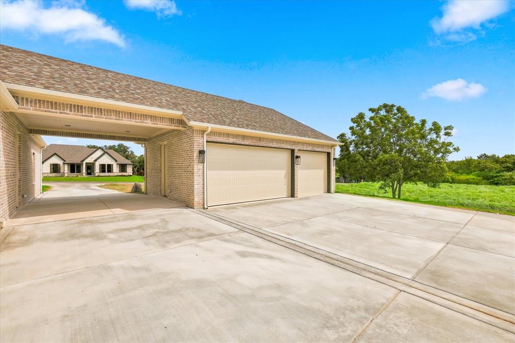 1005 Andy Rnch Court Azle, TX 76020 - Photo 4 of 40 Gallery Image 4
