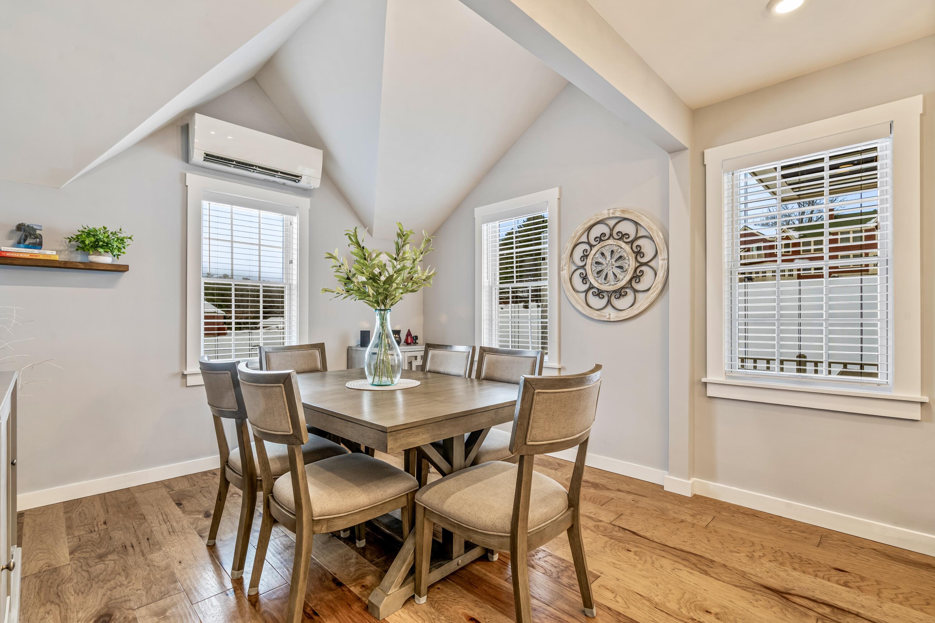 29 Winsor Green Road, Unit 29 Naples, ME 04055 - Photo 15 of 63 Dining 2