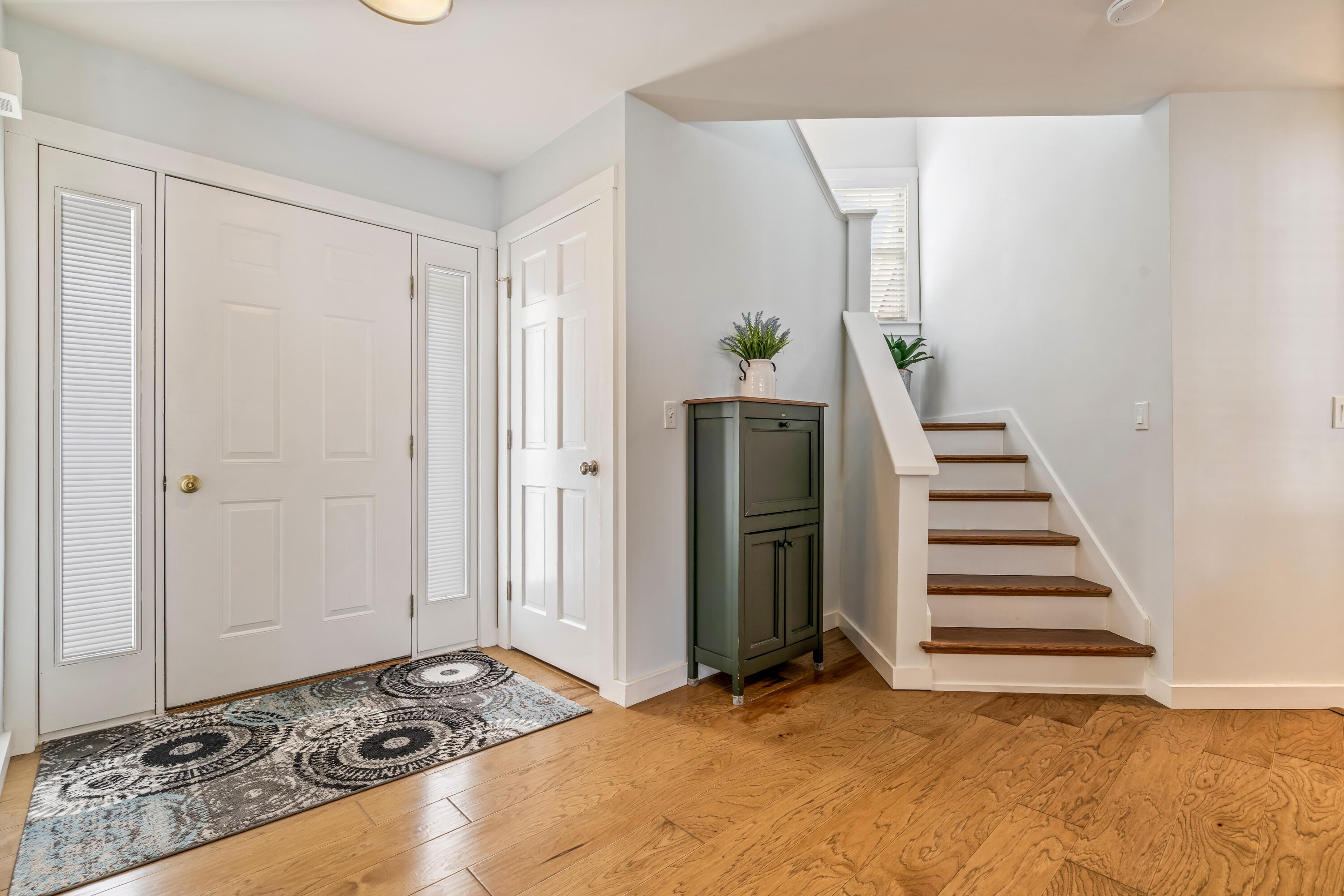 29 Winsor Green Road, Unit 29 Naples, ME 04055 - Photo 3 of 63 Entry