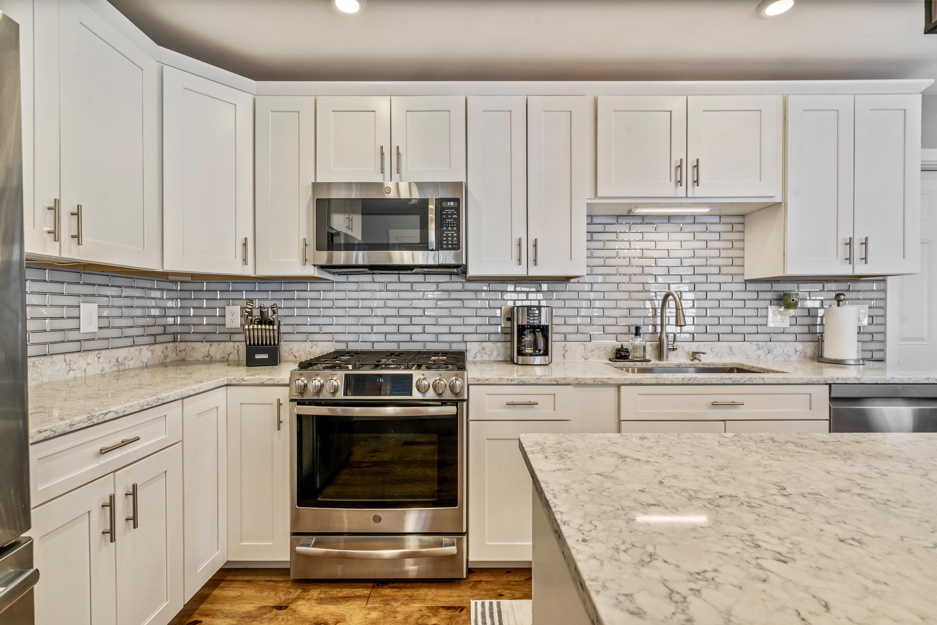 29 Winsor Green Road, Unit 29 Naples, ME 04055 - Photo 9 of 63 Kitchen 2