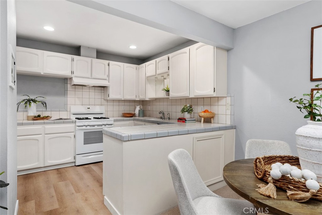 12300 Montecito Road, Unit 39 Seal Beach, CA 90740 - Photo 16 of 41 Kitchen