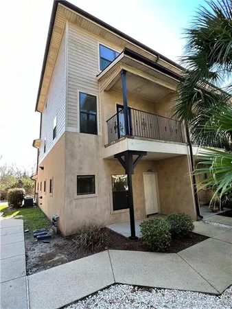 $1,985 | 810 Lafitte Street, Unit 105, Mandeville, LA 70448