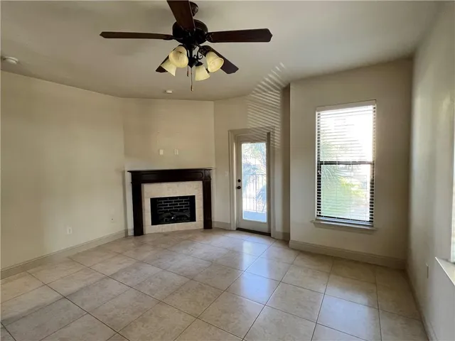 $1,985 | 810 Lafitte Street, Unit 105, Mandeville, LA 70448