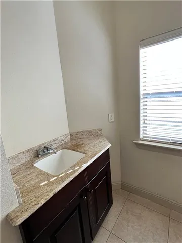 $1,985 | 810 Lafitte Street, Unit 105, Mandeville, LA 70448