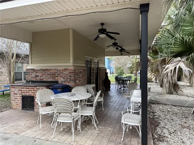 $1,985 | 810 Lafitte Street, Unit 105, Mandeville, LA 70448
