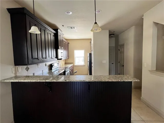 $1,985 | 810 Lafitte Street, Unit 105, Mandeville, LA 70448