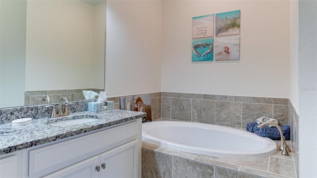 5805 Wake Forest Run, Unit 103 Lakewood Ranch, FL 34211 - Photo 22 of 54