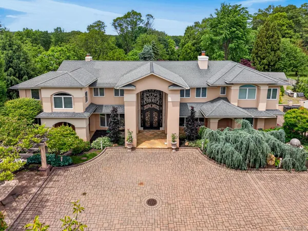$2,560,000 | 5 Glen Hill Court, Dix Hills, NY 11746