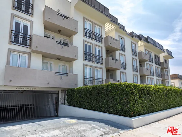 $6,000 | 230 South Hamilton Drive, Unit 208, Beverly Hills, CA 90211