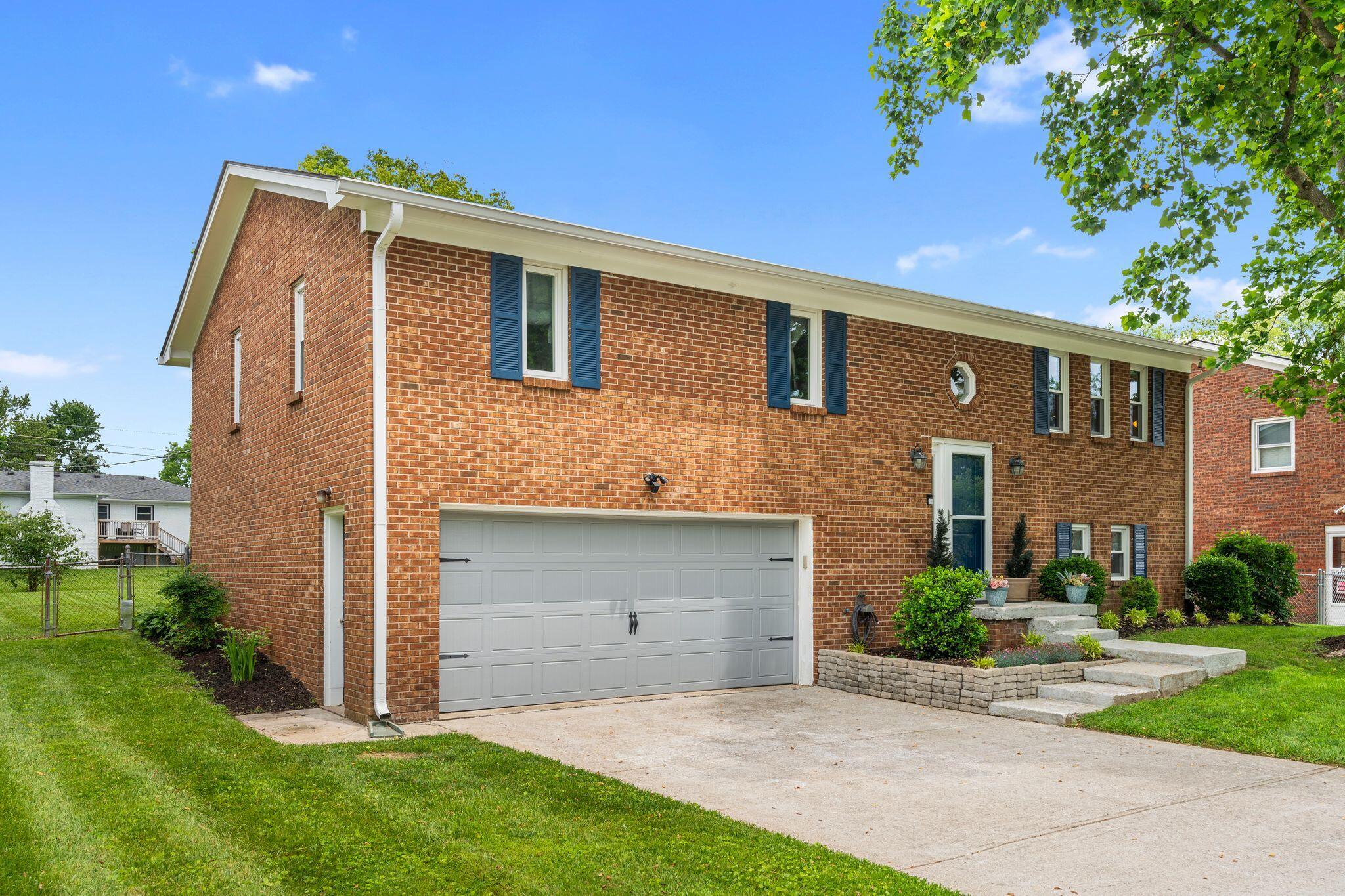 441 Cromwell Way Lexington, KY 40503 - Photo 2 of 42 11_F2000128