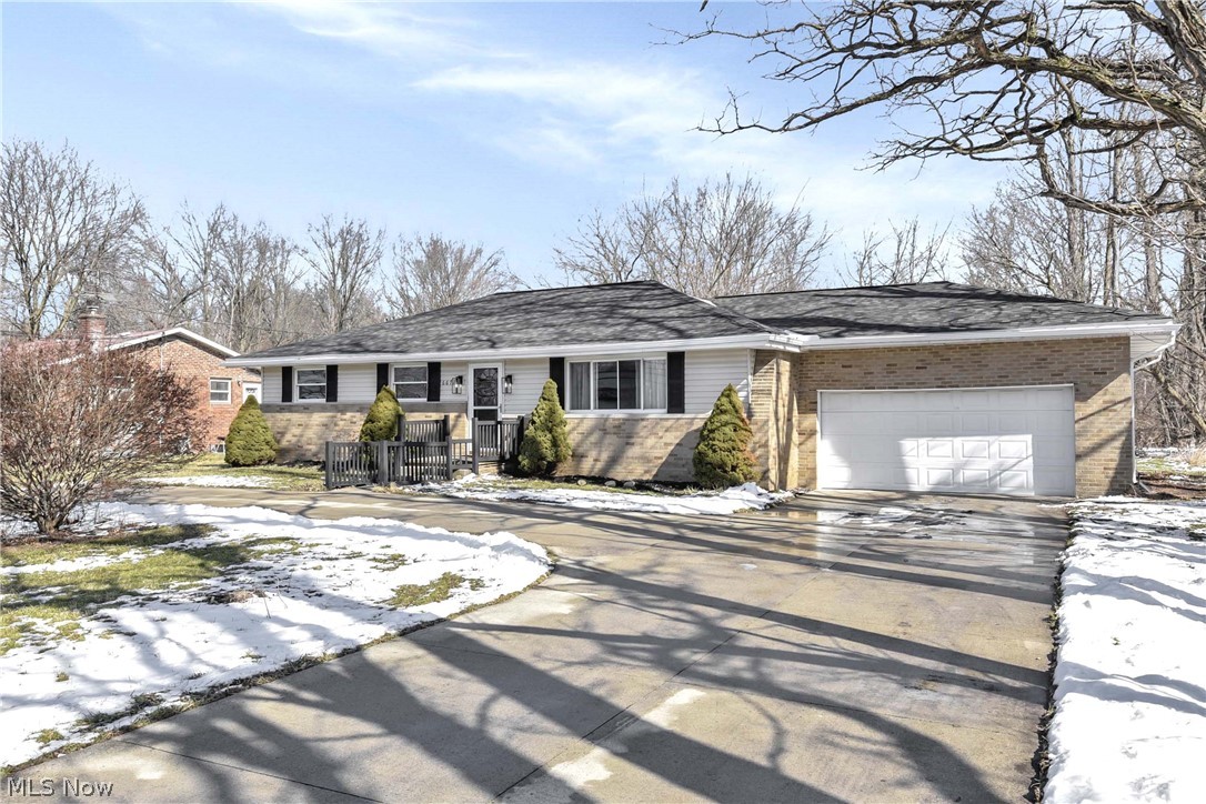 6672 Cleveland Road Ravenna, OH 44266 - Photo 2 of 34 Front of house with driveway