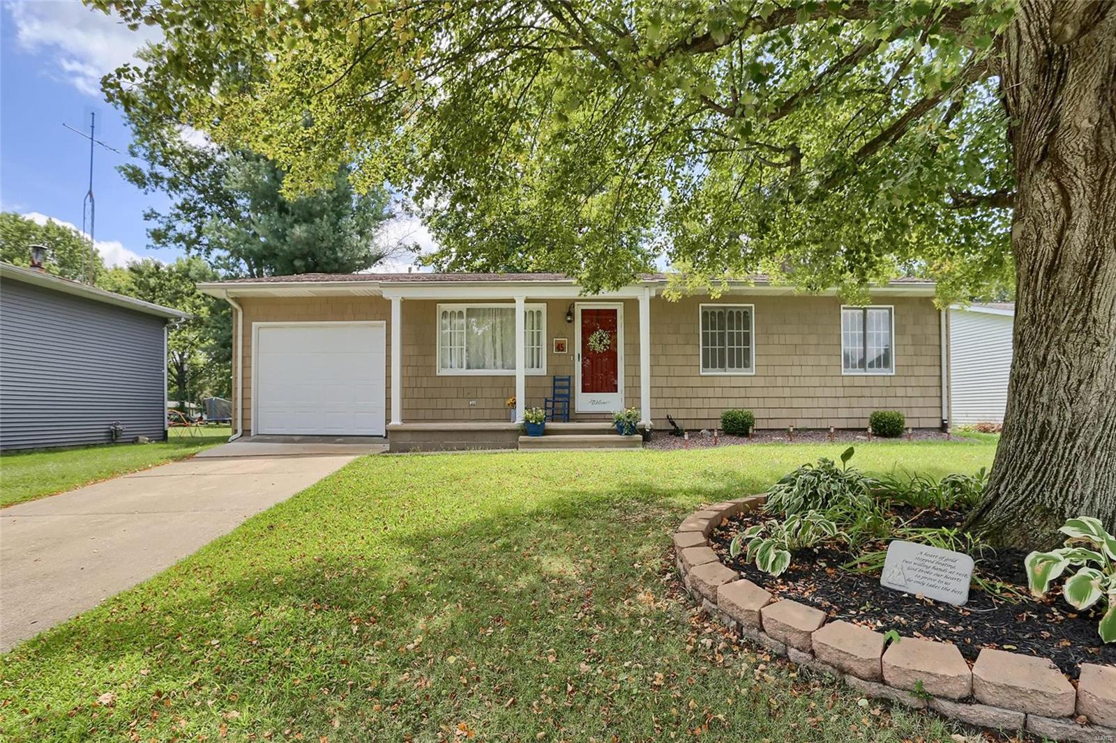 45 Pinewood Road Litchfield, IL 62056 - Photo 1 of 20 Gallery Image 1