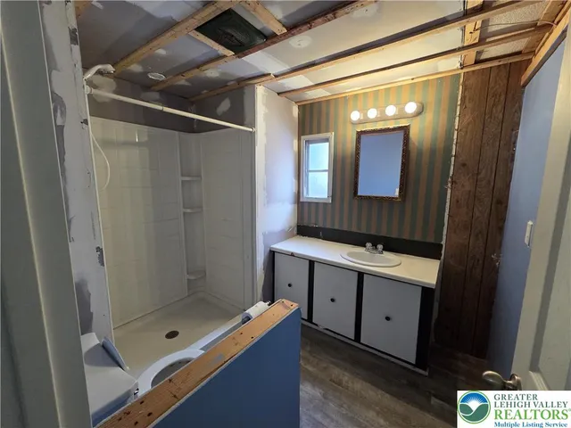 a view of an empty room with a kitchen