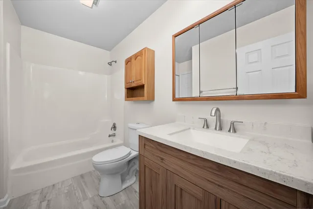 $240,000 | 18057 Juneway Court, Country Club Hills, IL 60478