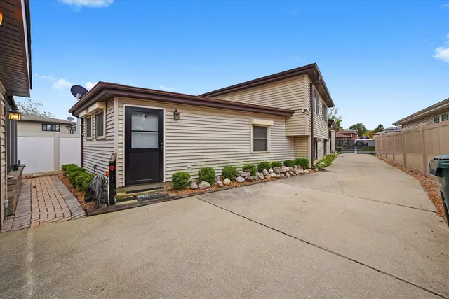 $240,000 | 18057 Juneway Court, Country Club Hills, IL 60478