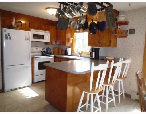 28 Running Springs Road Gorham, ME 04038 - Photo 3 of 16 Kitchen.
