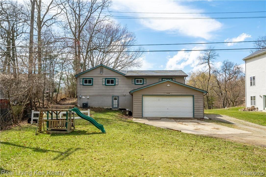 140 Indianside Road Oakland, MI 48363 - Photo 14 of 62 Exteriors (1 of 10).jpg