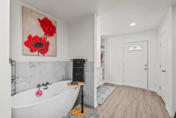 a view of sitting area with furniture