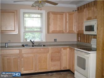 72 Higgins Avenue Clementon, NJ 08021 - Photo 3 of 10 Kitchen