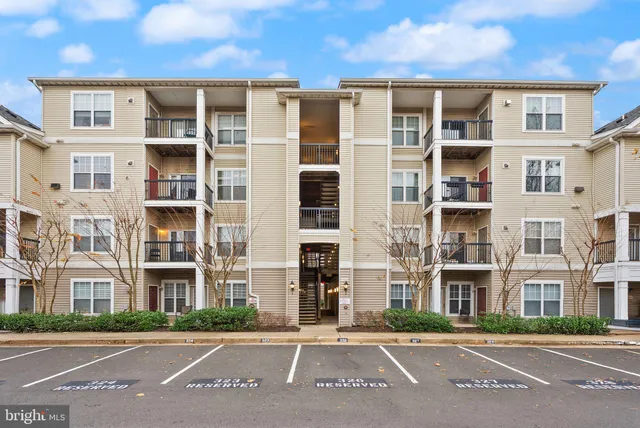$405,000 | 13363 Connor Drive, Unit I, Centreville, VA 20120