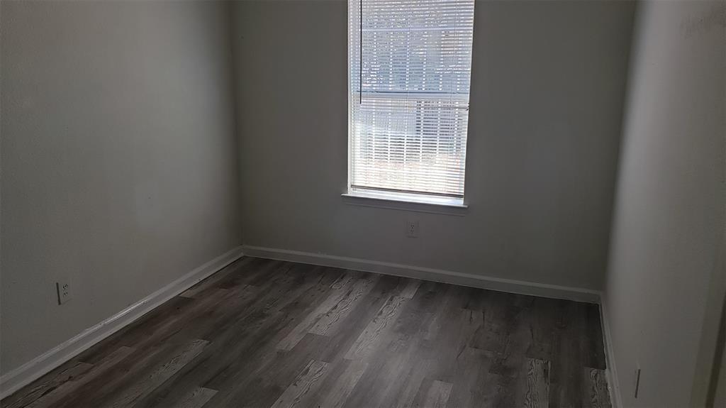 2111 R. W. Bivens Lane Fort Worth, TX 76105 - Photo 3 of 10