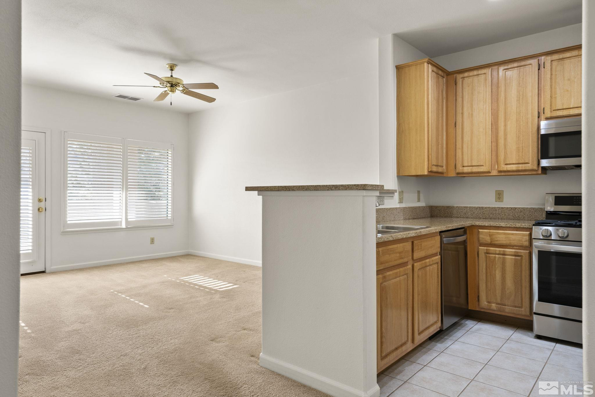 900 South Meadows Parkway, Unit 3423 Reno, NV 89521 - Photo 3 of 37 a view of a kitchen with electric appliances