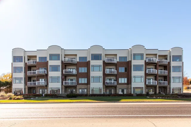 $649,000 | 900 South Lakeshore Drive, Unit 405, Lake City, MN 55041
