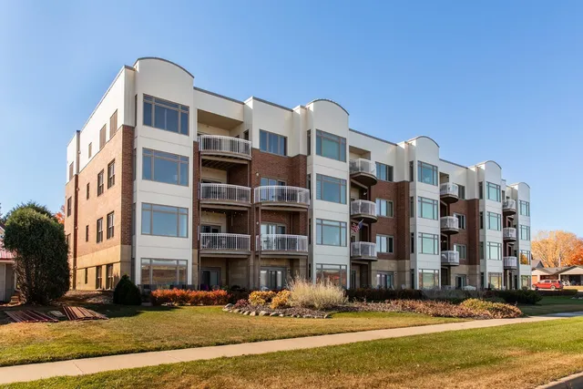 $649,000 | 900 South Lakeshore Drive, Unit 405, Lake City, MN 55041