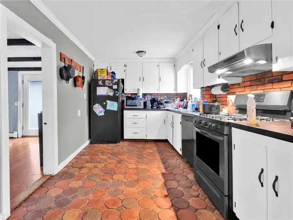 $389,900 | 28 Youngs Avenue, West Warwick, RI 02893