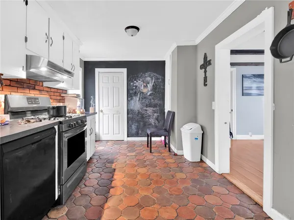 $389,900 | 28 Youngs Avenue, West Warwick, RI 02893