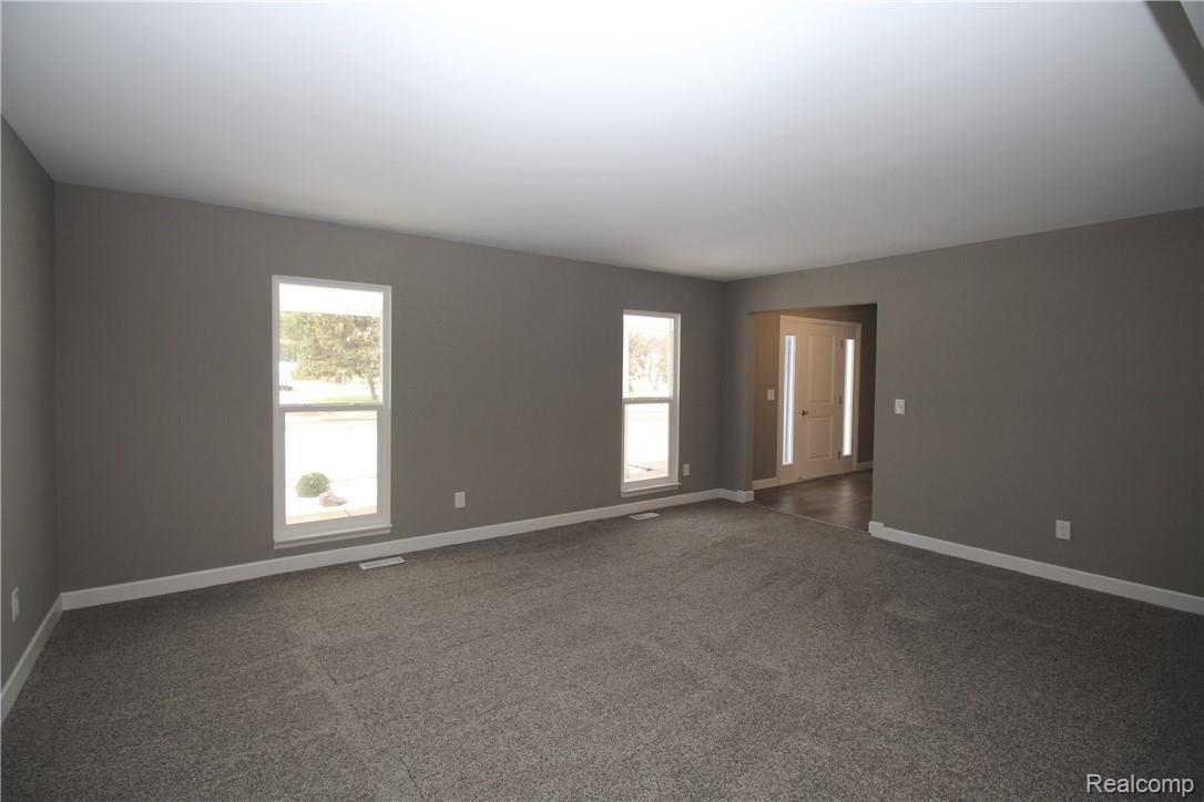 1372 East Fairview Lane Rochester, MI 48306 - Photo 10 of 34 9.jpg
